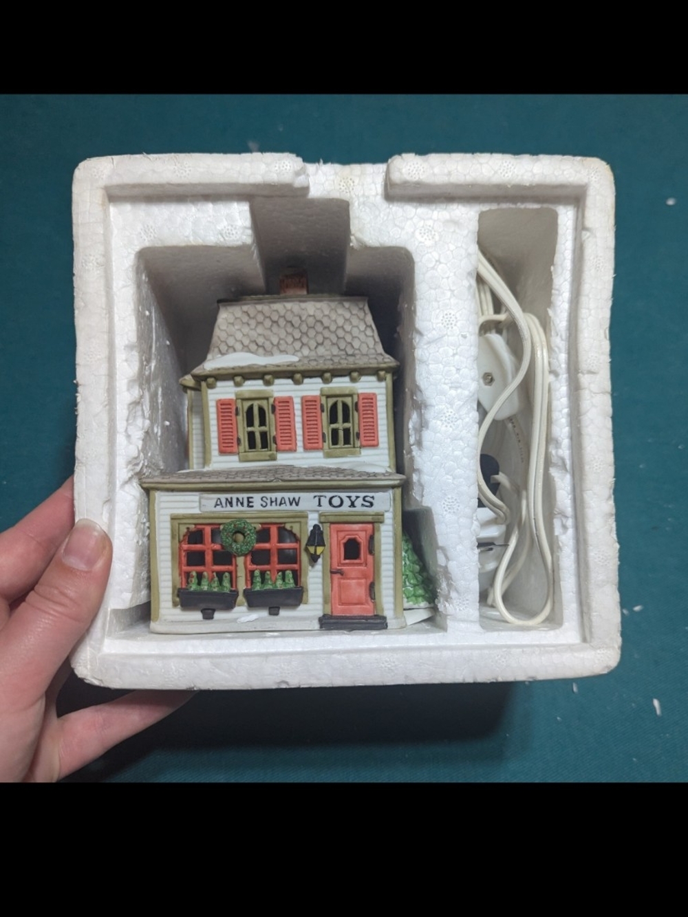 Department 56 - New England Village Series - Ann Shaw Toys